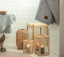 Fanni K Tyyni Lyhty 13,5x13,5x21 Cm Luonnonväri -Aarikka Shop Fanni k lyhty luonnonvari 1