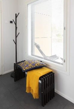 Veke Oksa Pystynaulakko Musta 7 Veke Oksa Pystynaulakko Musta -Aarikka Shop IMG 4322