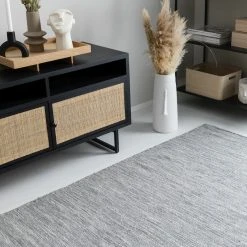 House Nordic Fondo Kynttilänjalka Musta -Aarikka Shop askel villamatto harmaa 200x300cm 9