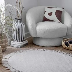 Bloomingville Villamatto Hapsuilla Pyöreä 110 Cm Luonnonväri 8 Bloomingville Villamatto Hapsuilla Pyöreä 110 Cm Luonnonväri -Aarikka Shop bloomingville esme villamatto valk