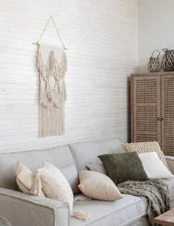 Fanni K Tupsu Seinävaate