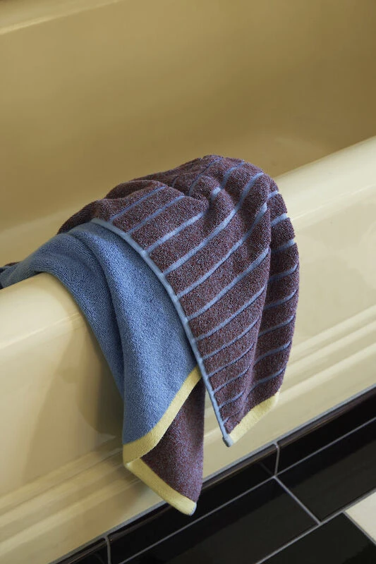 Hübsch Promenade Kylpypyyhe 70x140 Cm Violetti/sininen 4 Hübsch Promenade Kylpypyyhe 70x140 Cm Violetti/sininen - Image 2