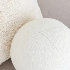 Veke Keko Pallotyyny Ø25 Cm Valkoinen -Aarikka Shop keko pallotyyny luonnonvalkoinen web 2