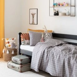 Kaverini Sella Kiraffi Juliste 30x40 Cm -Aarikka Shop ruutu lasten pussilakanasetti 120x160cm harmaa web 2 1