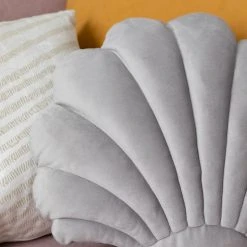 Veke Simpukka Koristetyyny 27x33 Cm Greige -Aarikka Shop simpukka koristetyyny 27x33 cm greige web 3